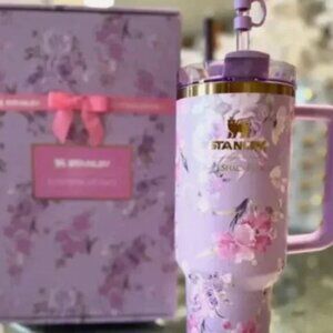 💜 Stanley x LoveShackFancy Holiday Quencher Cup 40oz — Rosa Beaux Purple…